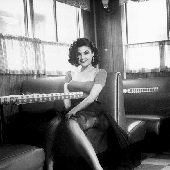 Twin Peaks star Sherilyn Fenn to play silent film star Alla Nazimova in Silent Life