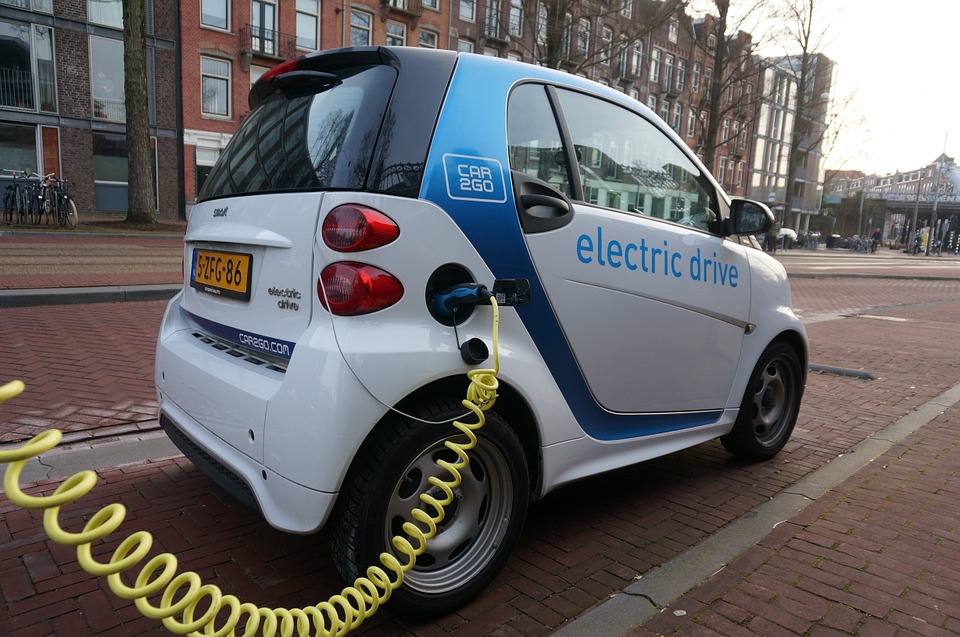 Canada to start projects aimed at electric vehicles, road safety, waste management