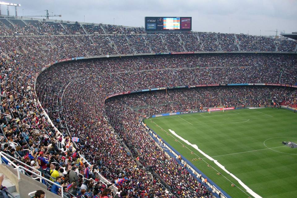 Soccer-Xavi to continue as Barcelona manager, LaLiga club confirms