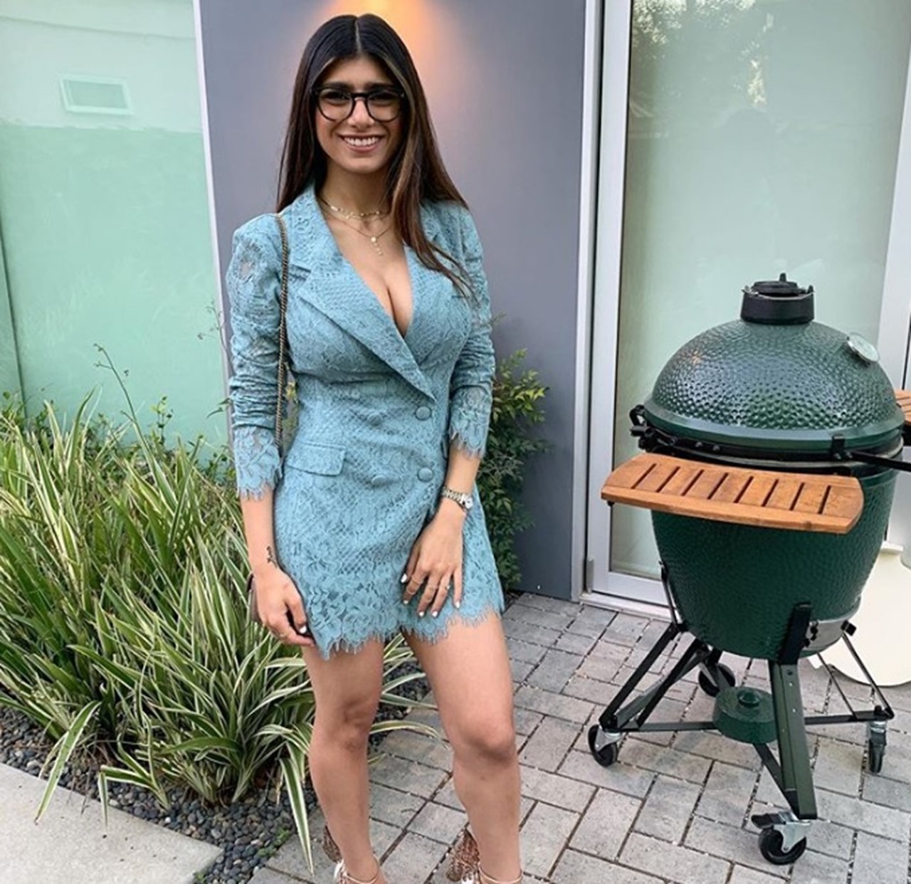 1280px x 1242px - Mia Khalifa receives Hydrafacial treatment after allegedly crossing Area 51  | Entertainment