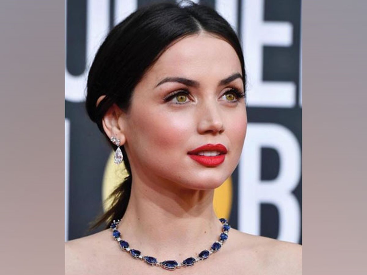 The Evolution of Birthday Girl Ana de Armas' Hairstyle Over the Years -  Articles