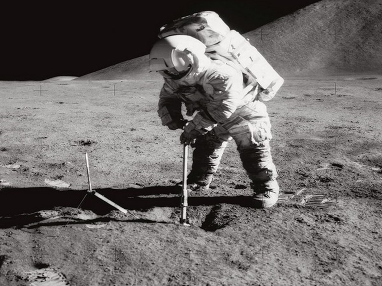 Researchers use an old process to freshly analyze a single grain of moon  dust