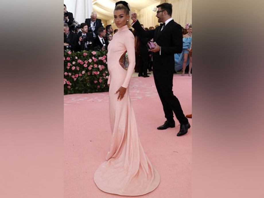 Met Gala Hailey Bieber In Pink Gown Walked The Red Carpet