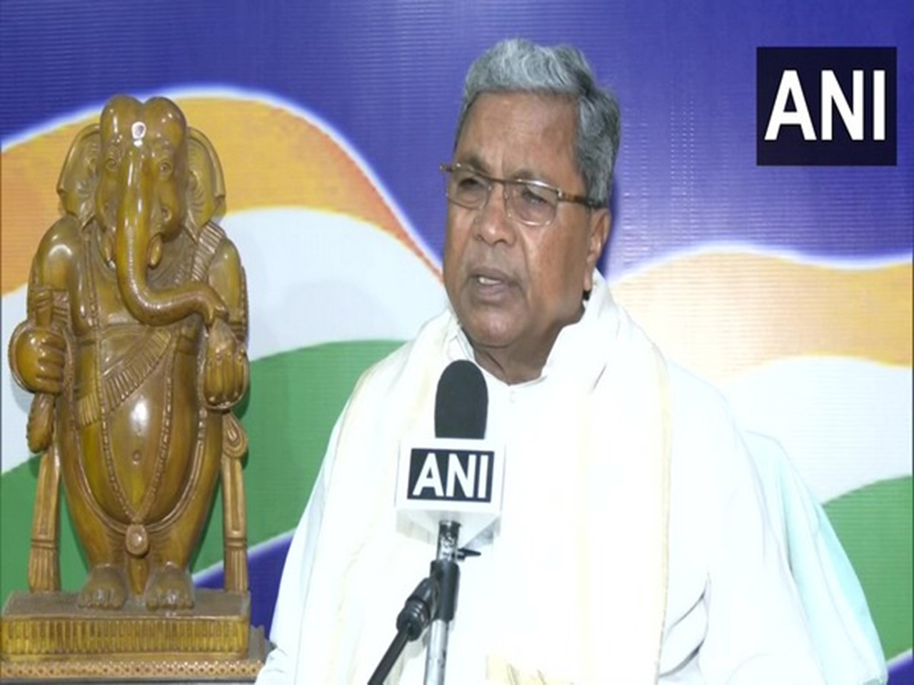 Siddaramaiah hits back at PM Modi over his 'looting' remarks