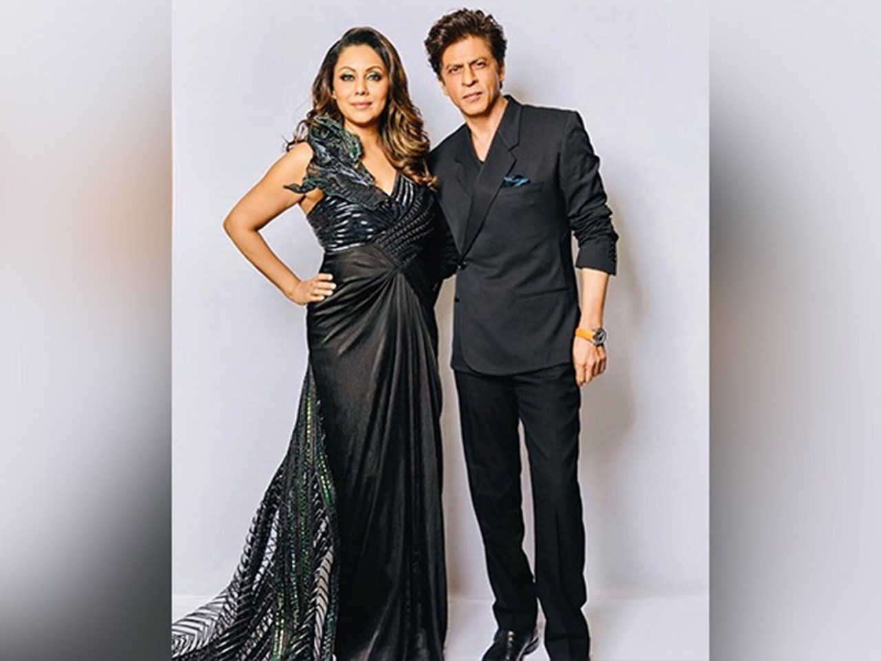 gauri: Shah Rukh Khan turns cheerleader for wife Gauri at the launch of her  coffee table book 'My Life in Design' - The Economic Times