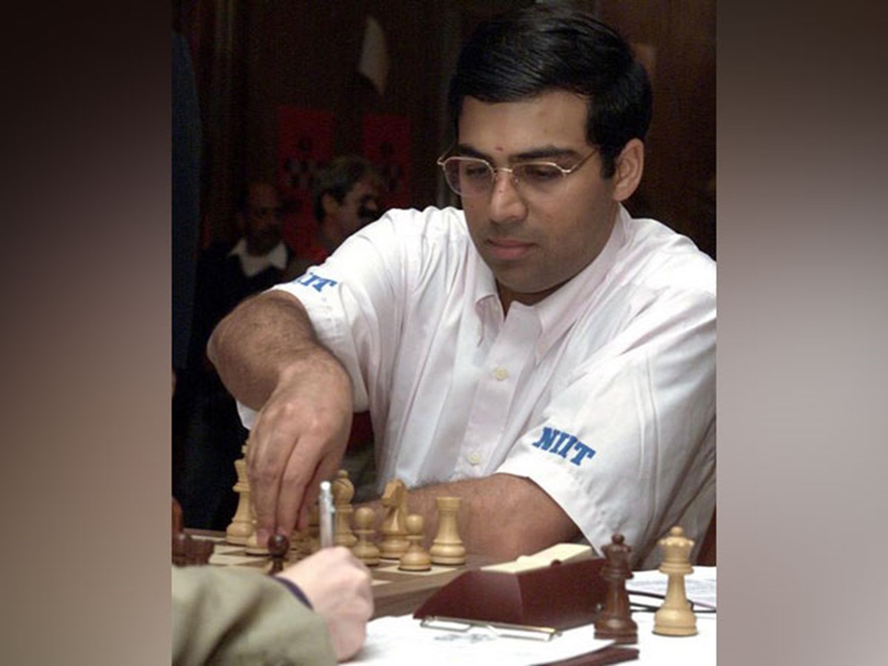 Anand Beats Kramnik In No Castling Match 