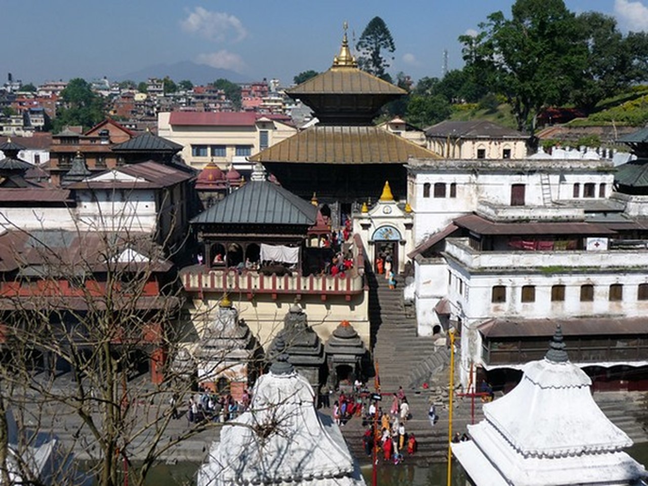 Шива непал. Пашупатинатх Катманду. Храм Шивы в Непале. Pashupatinath Temple. Золотой храм Пашупатинатх.