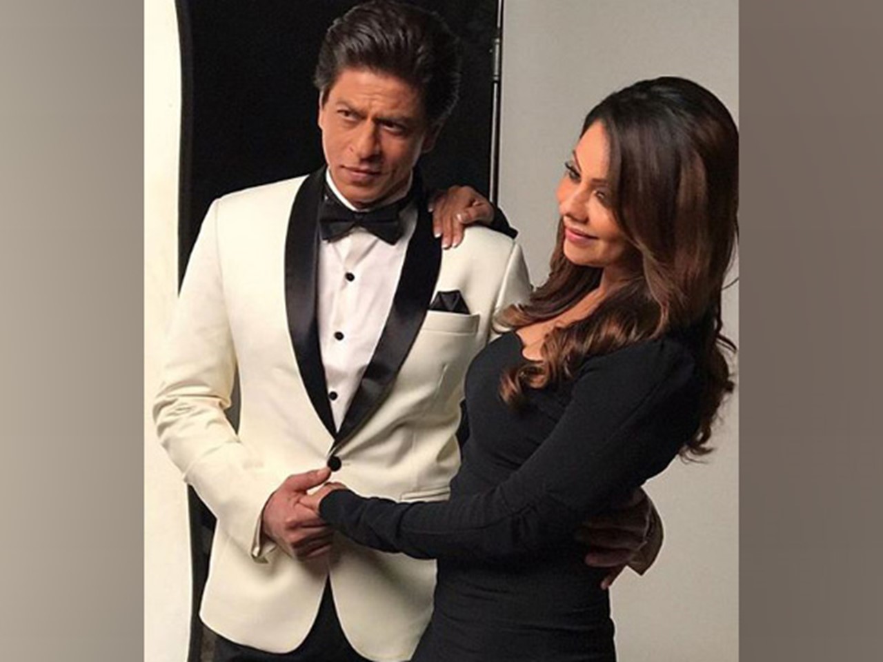 Gauri's Reaction To A Throwback Pic Of Herself And Shah Rukh Khan