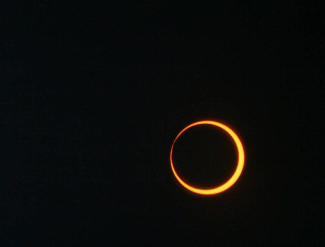 During a full solar eclipse, does the moon show up on the other side of the  planet? - Quora