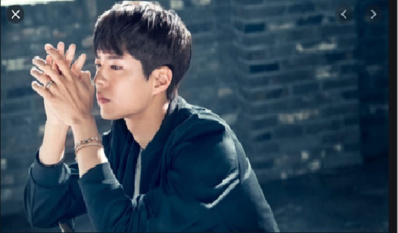 Popular Korean actor Park Bo-gum is headed to the Navy for